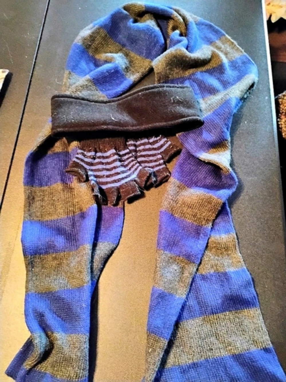 Striped Lonnh Scarf And gloves set